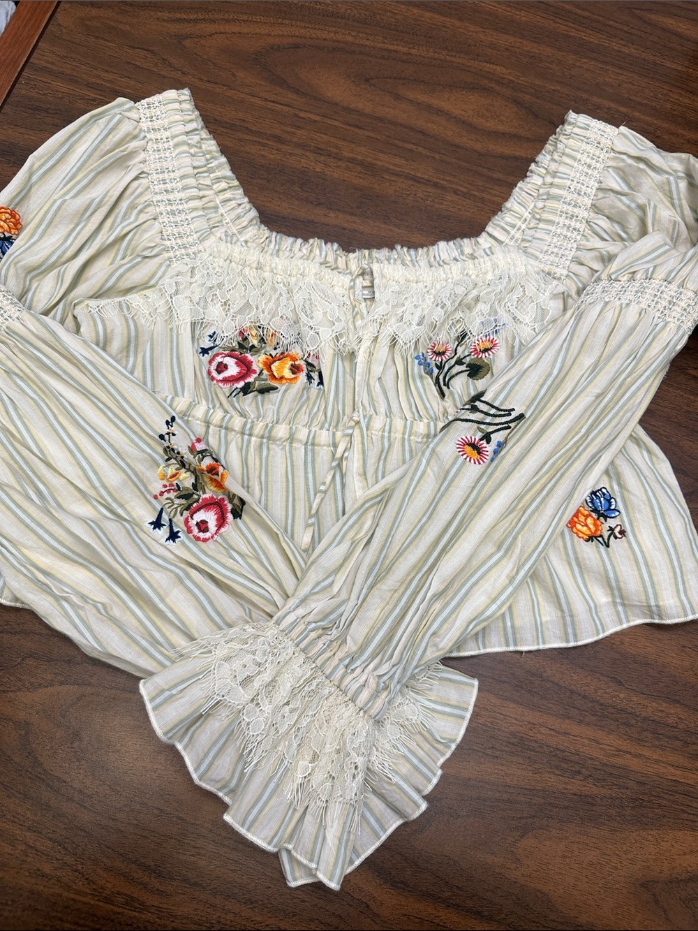 Kimchi Blue Women’s Cream Striped Peasant Top and shorts SET with Embroidery - Picture 6 of 9